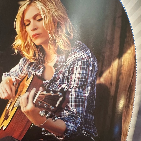 Madonna Drowned World Tour 2001 Official Concert Program Art Book - Picture 4 of 10